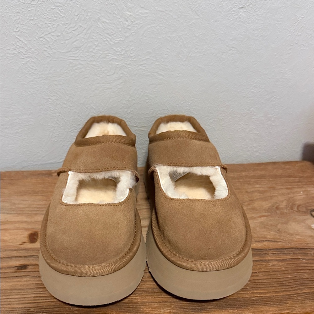 UGG Bea Mary Jane - Picture 2 of 8